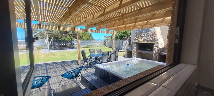 4 Bedroom Property for Sale in Sandbaai Western Cape